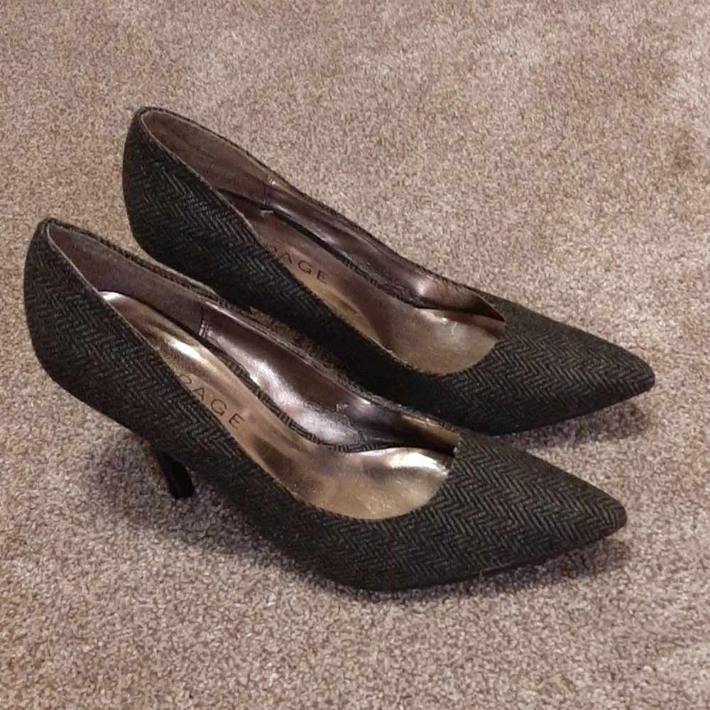 Gray & Black Textured pointy toed heels